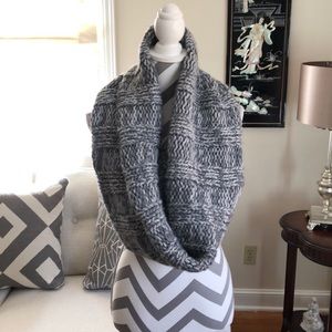 🎉 Gray Infiniti Winter Scarf